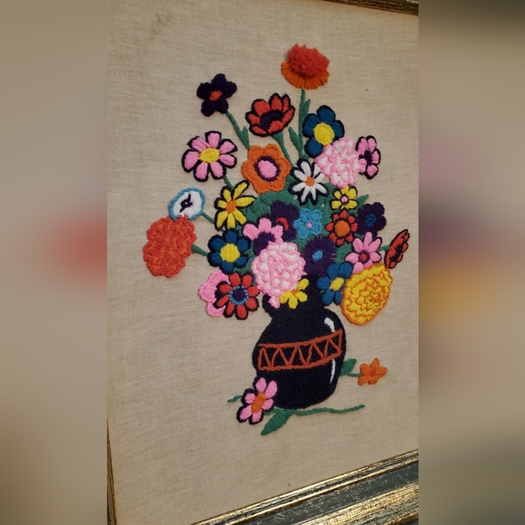 Vintage floral crewel - Picture 2 of 4